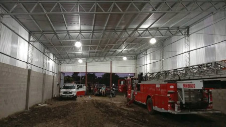 La Asociación Civil de Bomberos Voluntarios de Santa Lucía avanza con los trabajos en su futuro cuartel.
